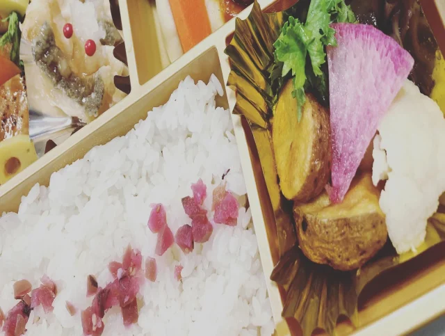 女性陣でプチ忘年会を行いました。
#忘年会 #プラスコーポレーション #プラスコーポレーションの話 #都 #ハンバーグ #ハンバーグ弁当