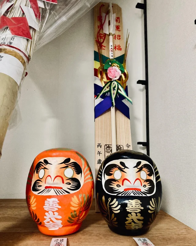 あけましておめでとうございます！本年もどうぞよろしくお願いいたします。福ダルマで良い一年になりますように。#プラスコーポレーション #プラスコーポレーションの話 #新年 #新年のご挨拶🎍 #善光寺 #福だるま #福ダルマ